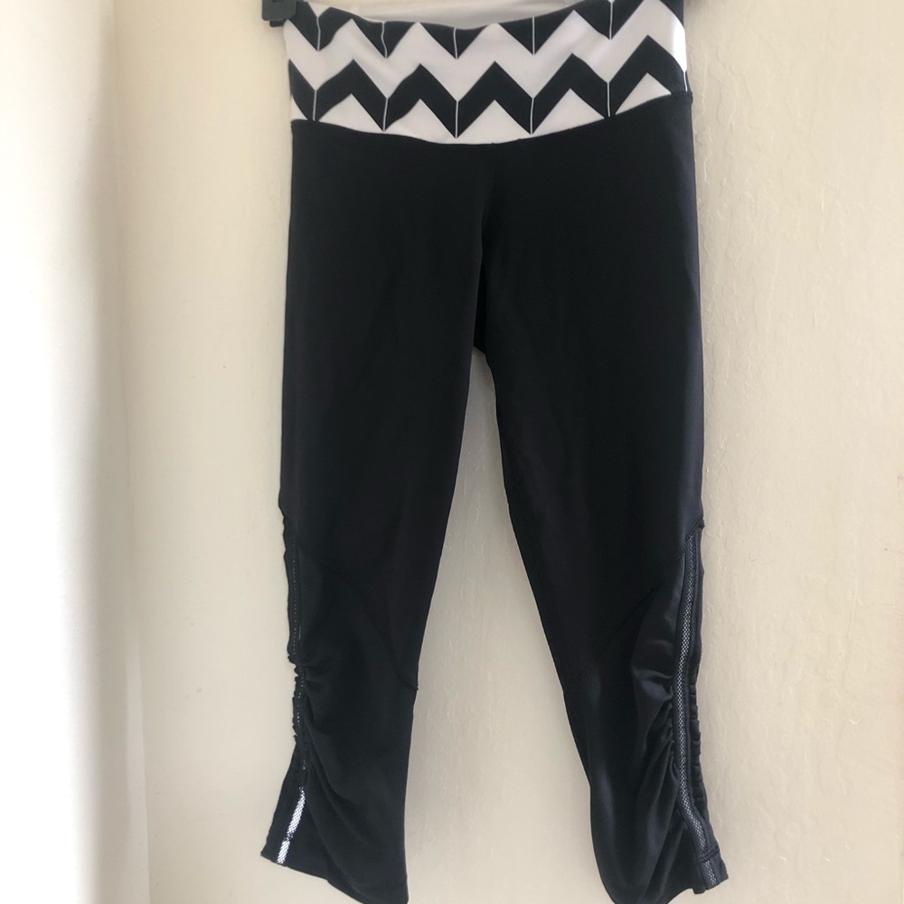 Lululemon Chevron Yoga Crop Pants Size 2